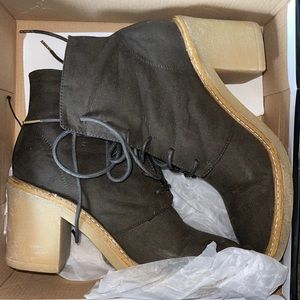 Forever 21 women Ta-Cairn olive color